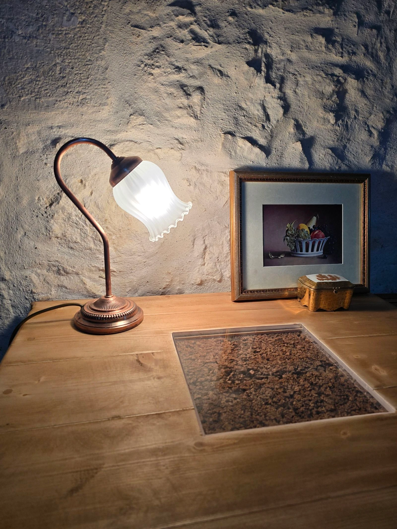Lampe col de cygne laiton et globe en verre dépoli vintage 